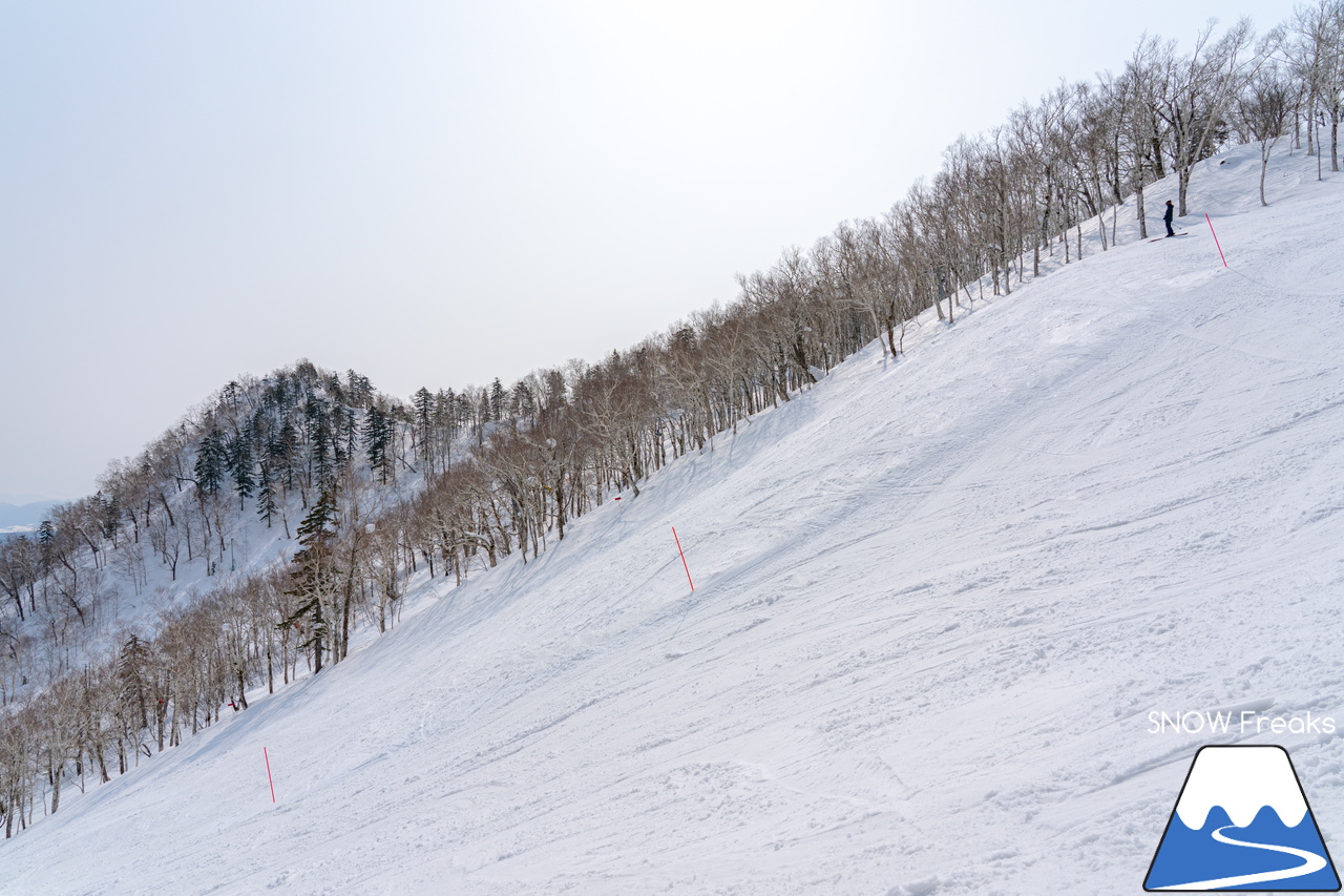 富良野スキー場｜2022-2023シーズンの『北の峰ゾーン』の営業は、3月21日（火・祝）まで。心ゆくまでロング滑走を楽しみましょう♪